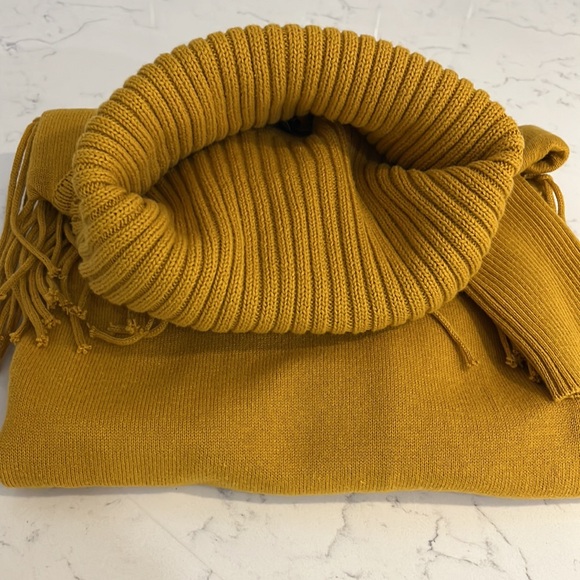 COZY RIBBED TURTLENECK PULLOVER MUSTARD YELLOW - Picture 4 of 7